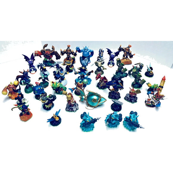 Skylander Action Figure Lot 41 Pieces Giants? 1" to 4" Tall Some Dups Good Clean - Picture 1 of 15